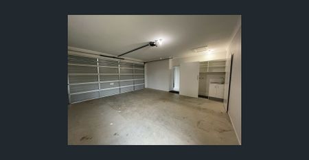 3 bedroom home offers great value for new tenants, with its large fully fenced yard, double garage, solar panels, and modern features. - Photo 4