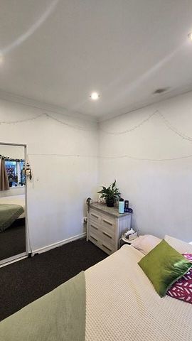 Charming 4BR Hataitai Haven w/ AC & Balcony - Photo 4