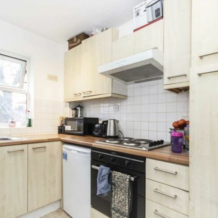 Butterfield Close, TW1, London - Photo 3