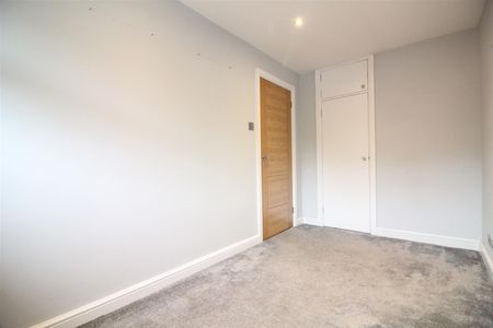 Frayslea, Uxbridge - Photo 2