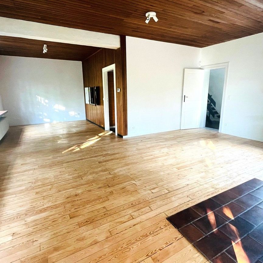 Villa met zonnige tuin in een rustige buurt - Foto 1