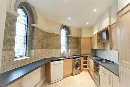 Stanway Place, Chertsey - Photo 2