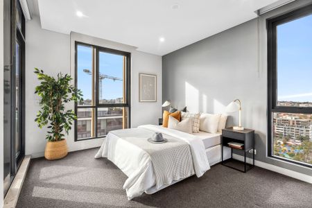 Bright & Spacious Penthouse Apartment with Private Rooftop & Bbq Area - Photo 3