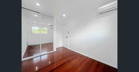 Recently Renovated Four Bedroom Townhouse in Prime Greenacre Location! - Photo 4
