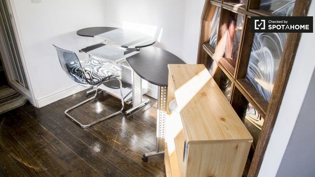 Studio Apartment in 4-bedroom house in Dundrum, Dublin - Photo 1