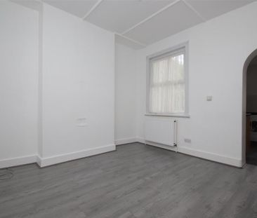 2 bedroom end of terrace house to rent - Photo 2