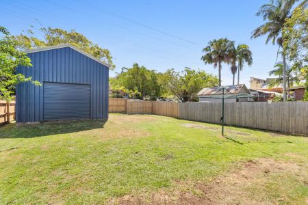 Riverside Living with Lift Access & Stunning Water Views – Fully Appointed Family Home - Photo 4