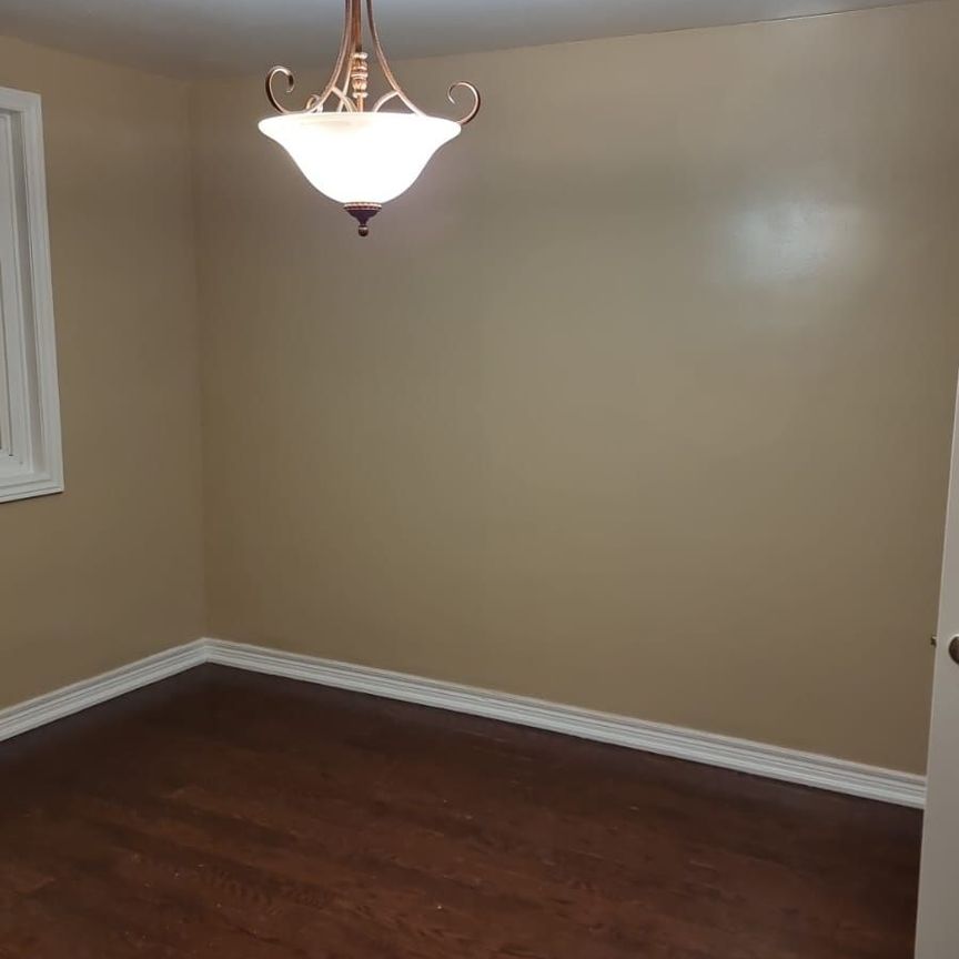 For Lease - 841 Runnymede Road Unit# 2nd Flr, Toronto, Ontario - Photo 1