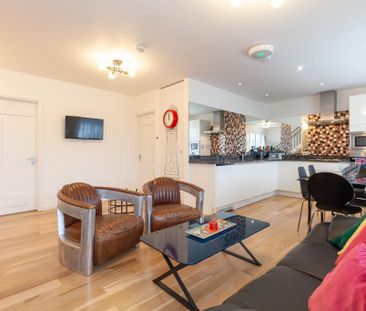 3 bedroom flat to rent - Photo 2
