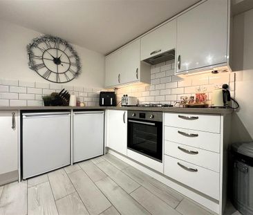 2 bedroom flat to rent - Photo 6