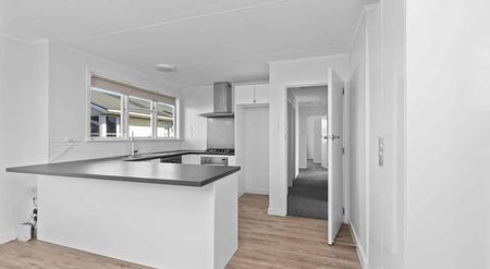 Spacious, Sunny & Secure – Your Ideal Family Home Awaits! - Photo 4