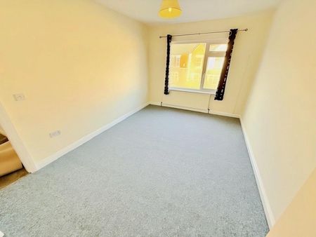 3 bedroom House To Let - Photo 3