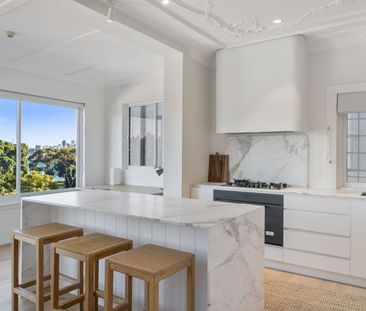 Luxury Fully Furnished Harbour-View Apartment - Entire Floor in Bou... - Photo 6