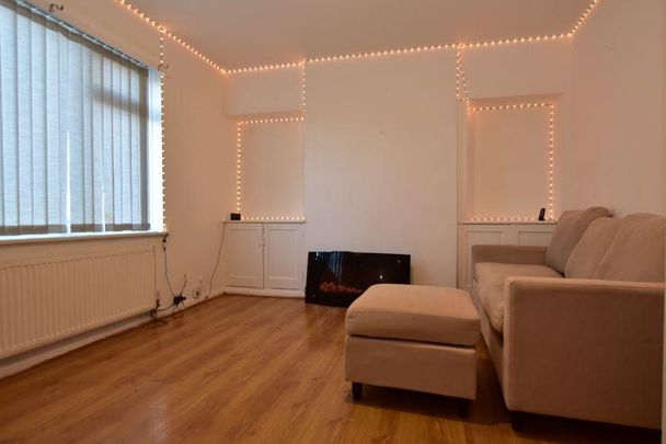 3 bedroom semi-detached house to rent - Photo 1