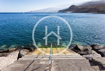 Amplio apartamento de cuatro dormitorios con vistas al mar en Radazul Bajo