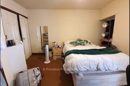 2 Bedroom Properties in Leeds - Photo 4