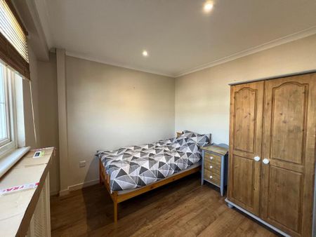 1 bedroom in a house share to rent - Photo 4