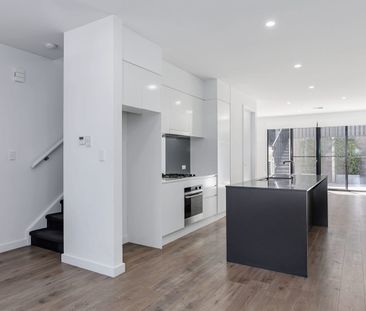 Executive Townhouse - Photo 5