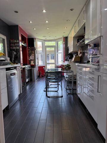 Room in a Shared House, Laleham Road, SE6 - Photo 3