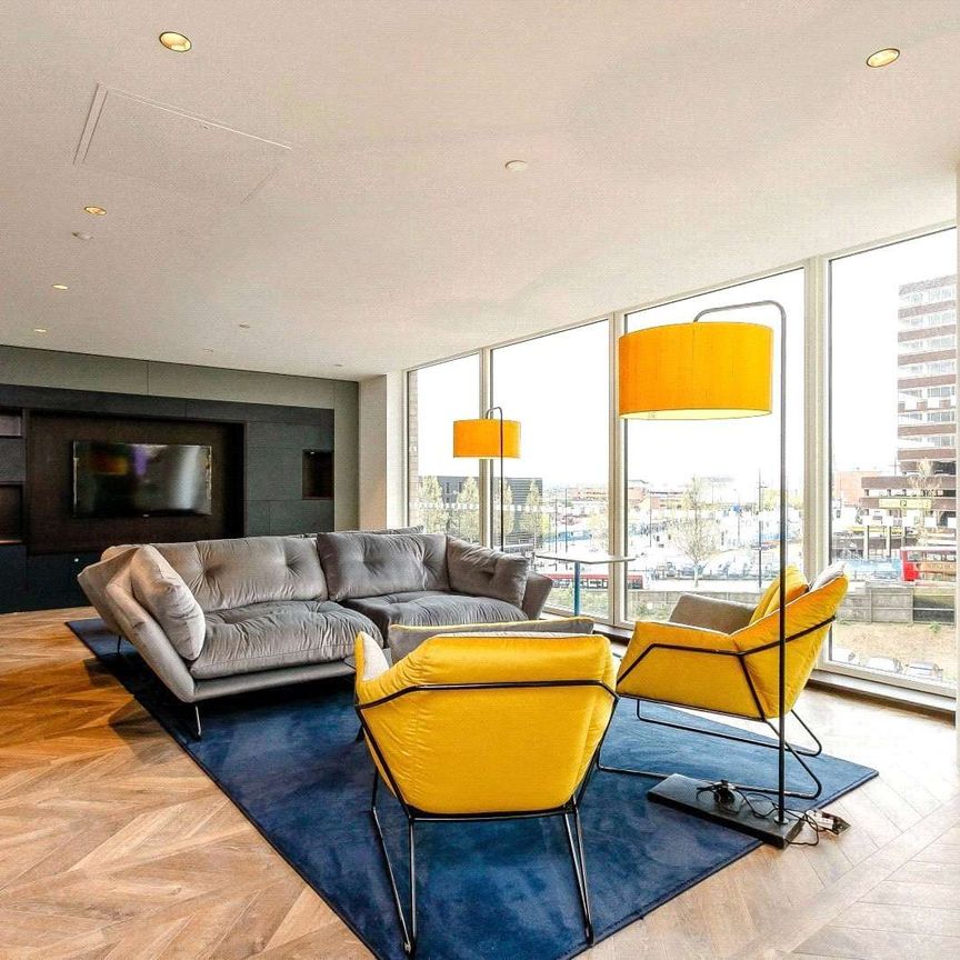 BLEND OF COMFORT AND CONVENIENCE | AVAILABLE DEC 29TH | ONE BEDROOM APARTMENT AT ALLEGRO LIVING | PRIME LOCATION | PARKING AVAILABLE | 24-HOUR CONCIERGE | RESIDENTS GYM - Photo 1