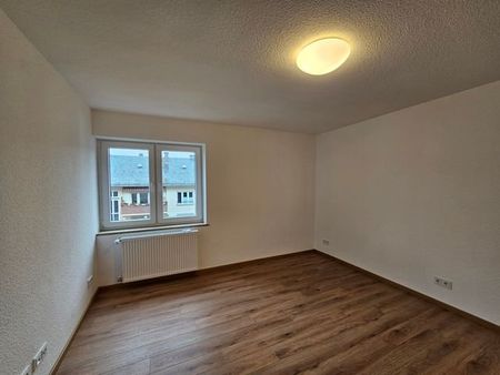 Renovierte 2-Zimmer Wohnung mit Küche im gepflegten Altbau - Photo 3