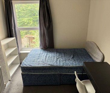 3 bedroom terraced house to rent - Photo 6