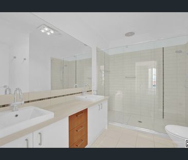 Lakeside Living in Pakenham! - Photo 6