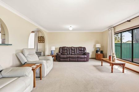 Beautiful Family Home - Photo 3