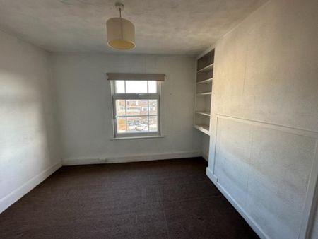 Available 2 Bed Apartment - Photo 5