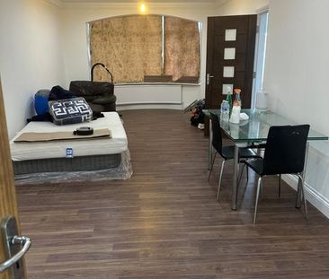 3 Bed Semi-Detached House, Sandhurst Drive, IG3 - Photo 3