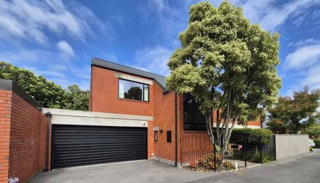 Lovely Two-Storey Home in Sought-After Location - Photo 5