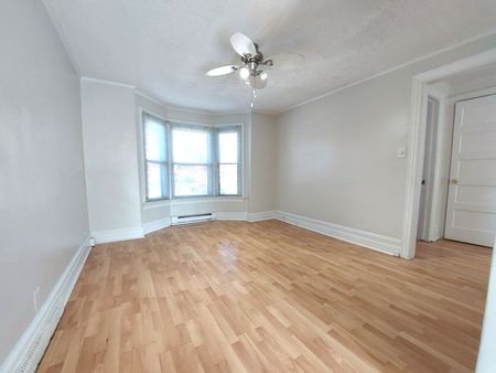 For Lease - 2143 Gerrard Street Unit# Upper, Toronto, Ontario - Photo 4