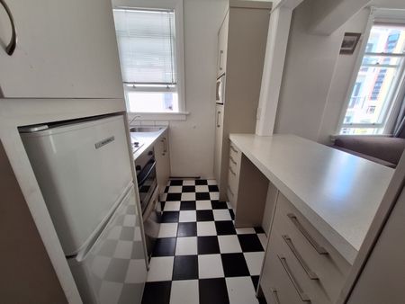 Retro in The Brooklyn - Photo 3