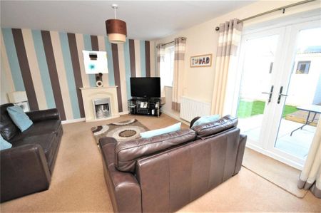 3 bedroom detached house to rent - Photo 2
