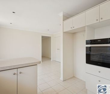 Immaculate Three-Bedroom Villa - Photo 6