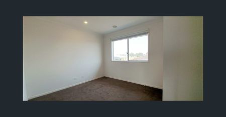 Double Story Located in Trillium Estate - Access to Club Trillum! - Photo 3