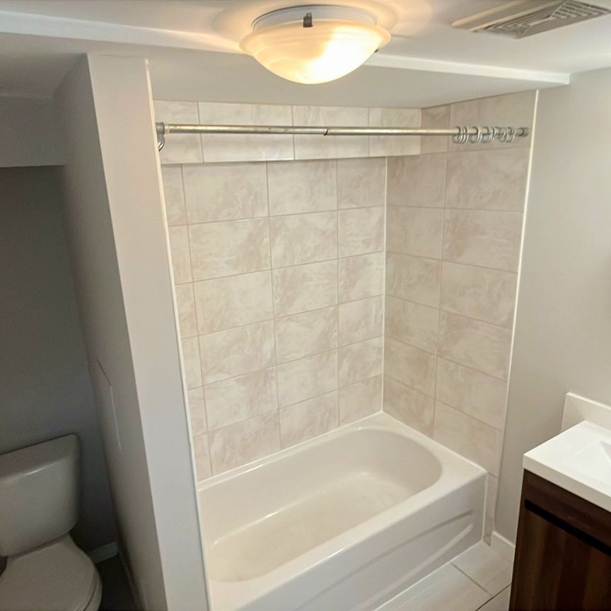 For Lease - 17 Collins Crescent Unit# Lower, Aurora, Ontario - Photo 1