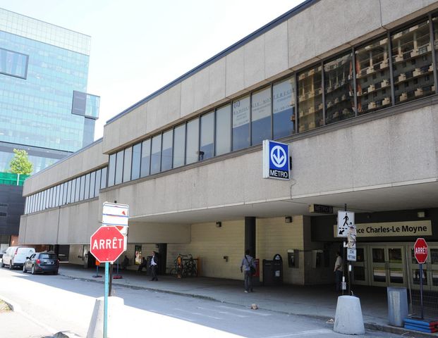 Métro Longueuil Université Sherbrooke - Photo 1
