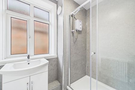 4 bedroom semi-detached house to rent - Photo 3