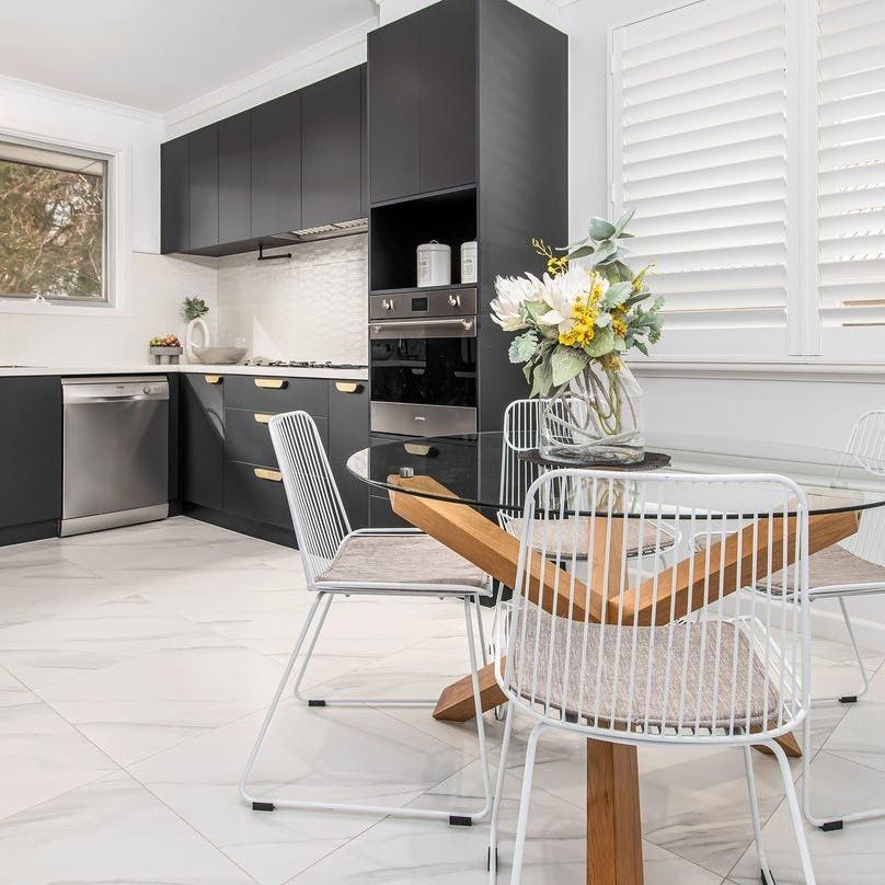 Spacious & Sophisticated Family Living in Blackburn North - Photo 1