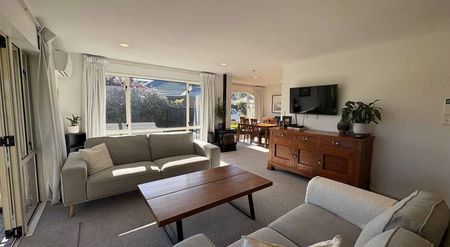 Light, Sunny, Warm and Quiet! - Photo 3