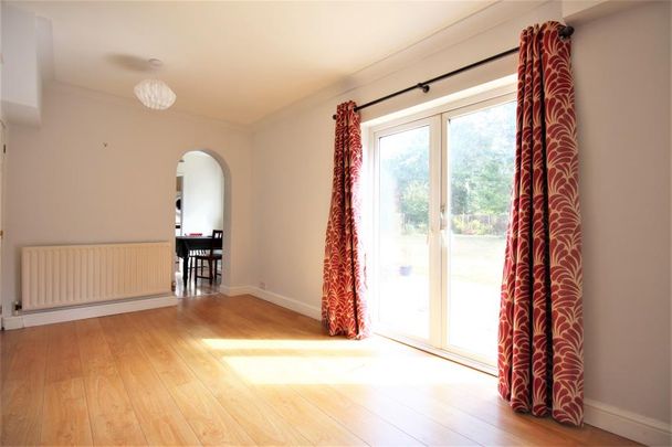 Windlesham Road, Woking - 4 bedrooms Property for lettings - Seymours - Photo 1