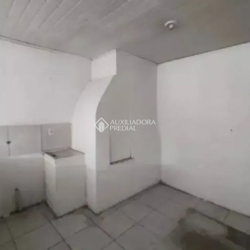Casa com 4 quartos e 280m² para alugar em Sarandi, Porto Alegre. - Foto 1