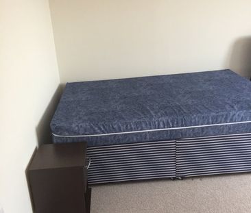 6 Bed Terraced House, Great Clover Leaze, BS16 - Photo 1