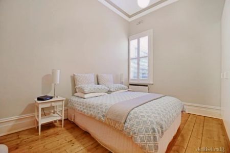 2 Bed, 1 Bath - Photo 4