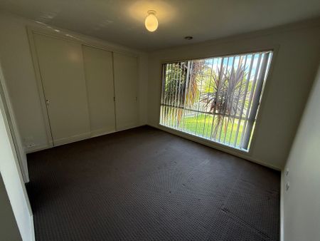 Neat 3 Bedroom Home!! - Photo 2