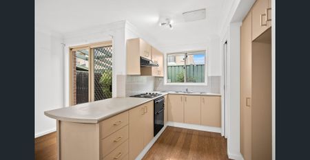 Sunlit Coastal Townhouse in a Quiet Boutique Setting - Photo 3