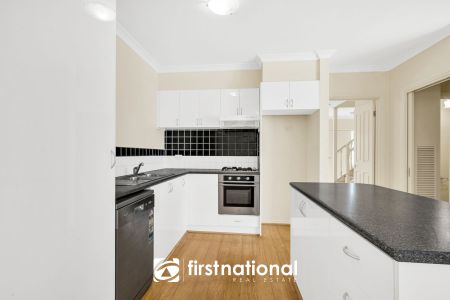 IMMACULATE TOWNHOUSE! - Photo 2