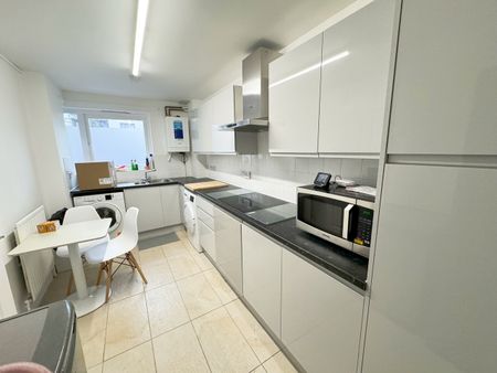 Room in a Shared House, Windrush Road, NW10 - Photo 2