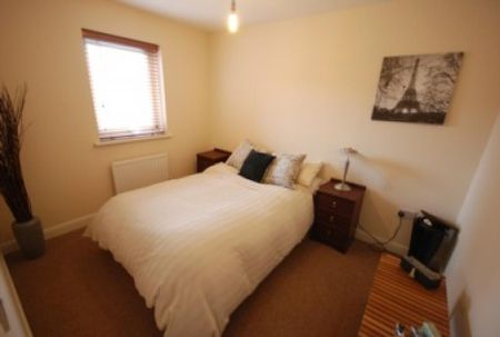 5 bedroom semi-detached house to rent - Photo 4